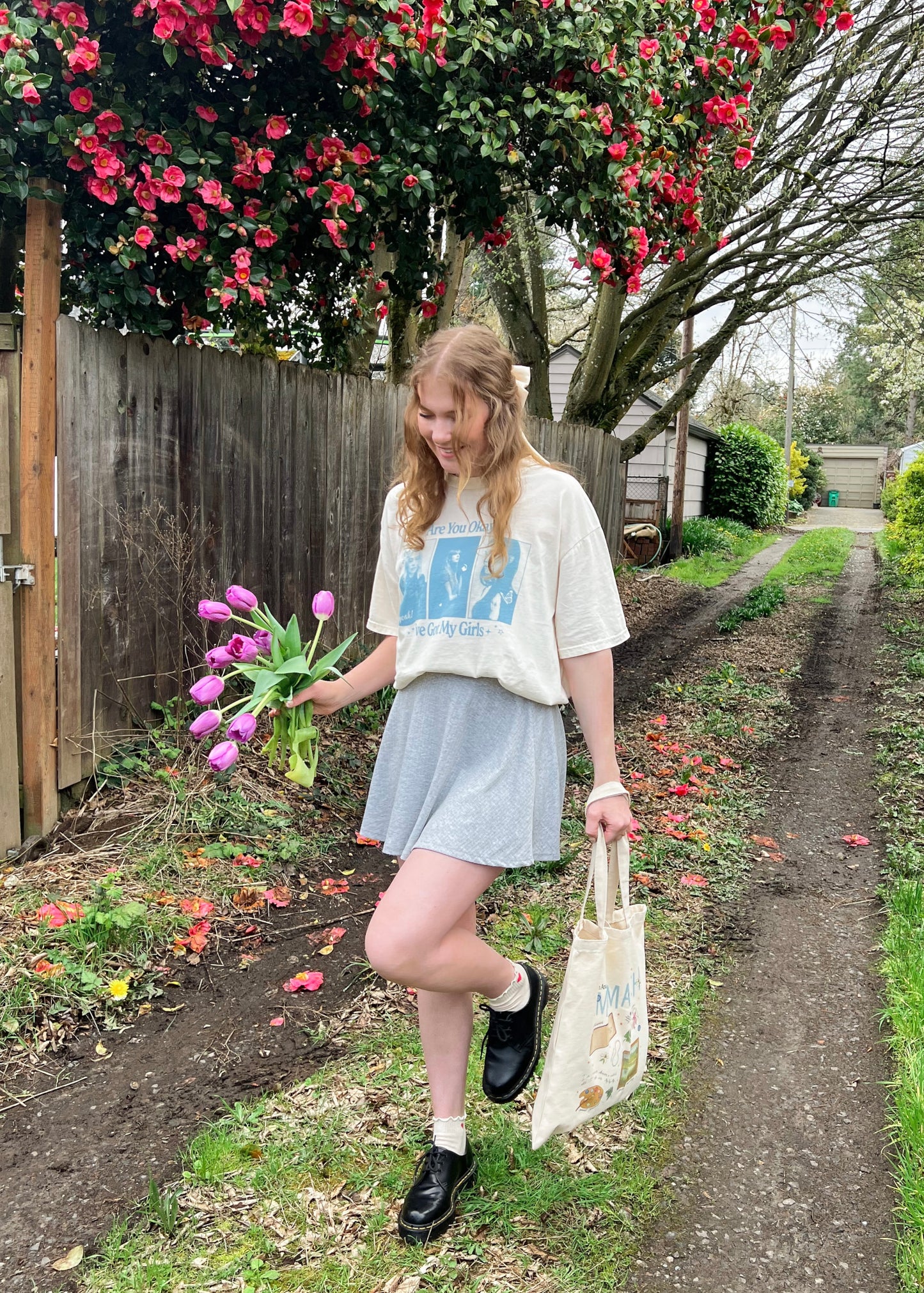i've got my girls tee in ivory / blue