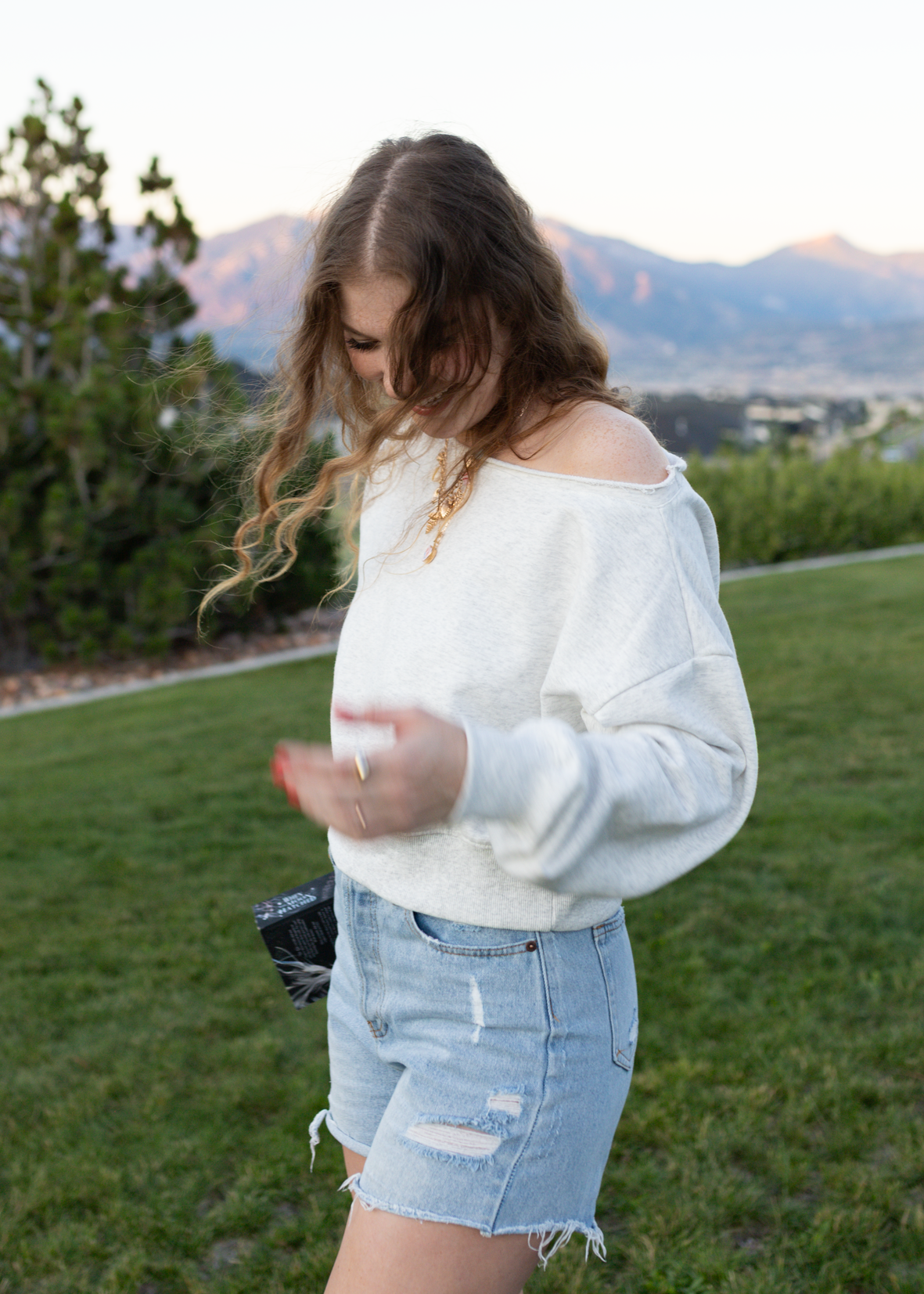 coffee date crew in heather grey