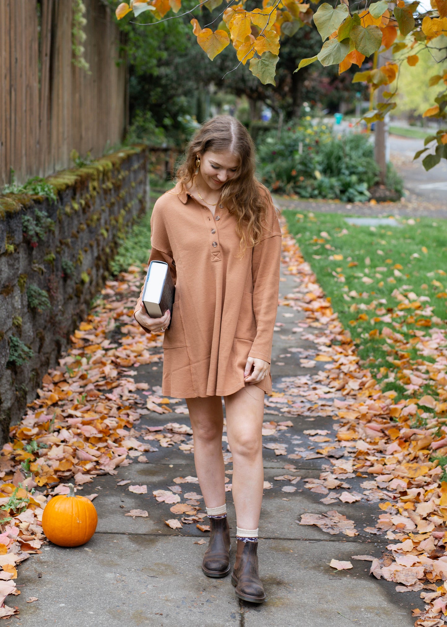 bookstore date dress in pumpkin spice