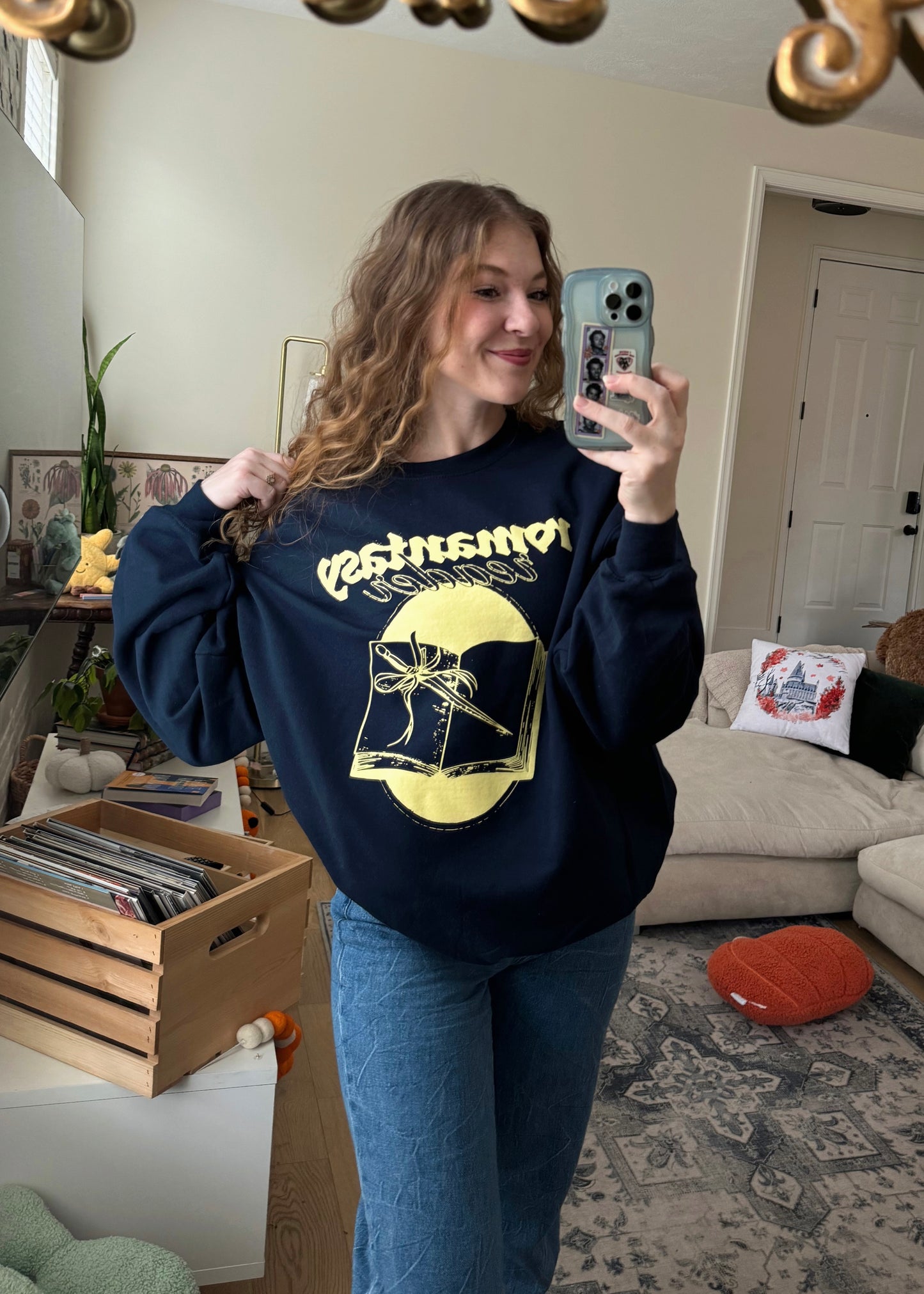 romantasy reader crewneck