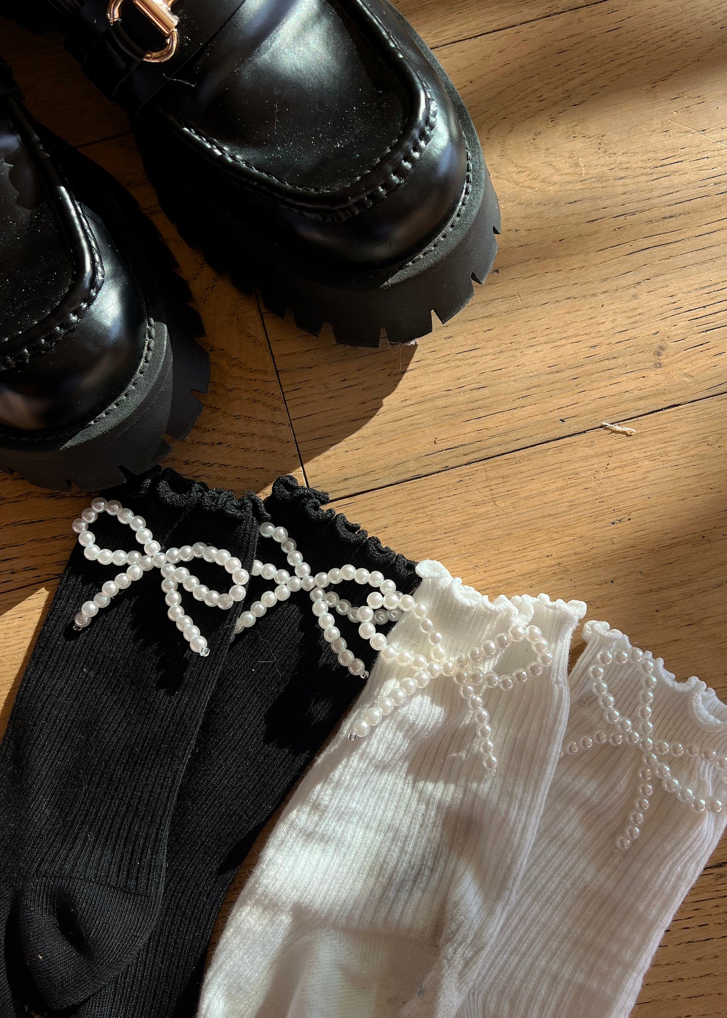 new years day bow socks