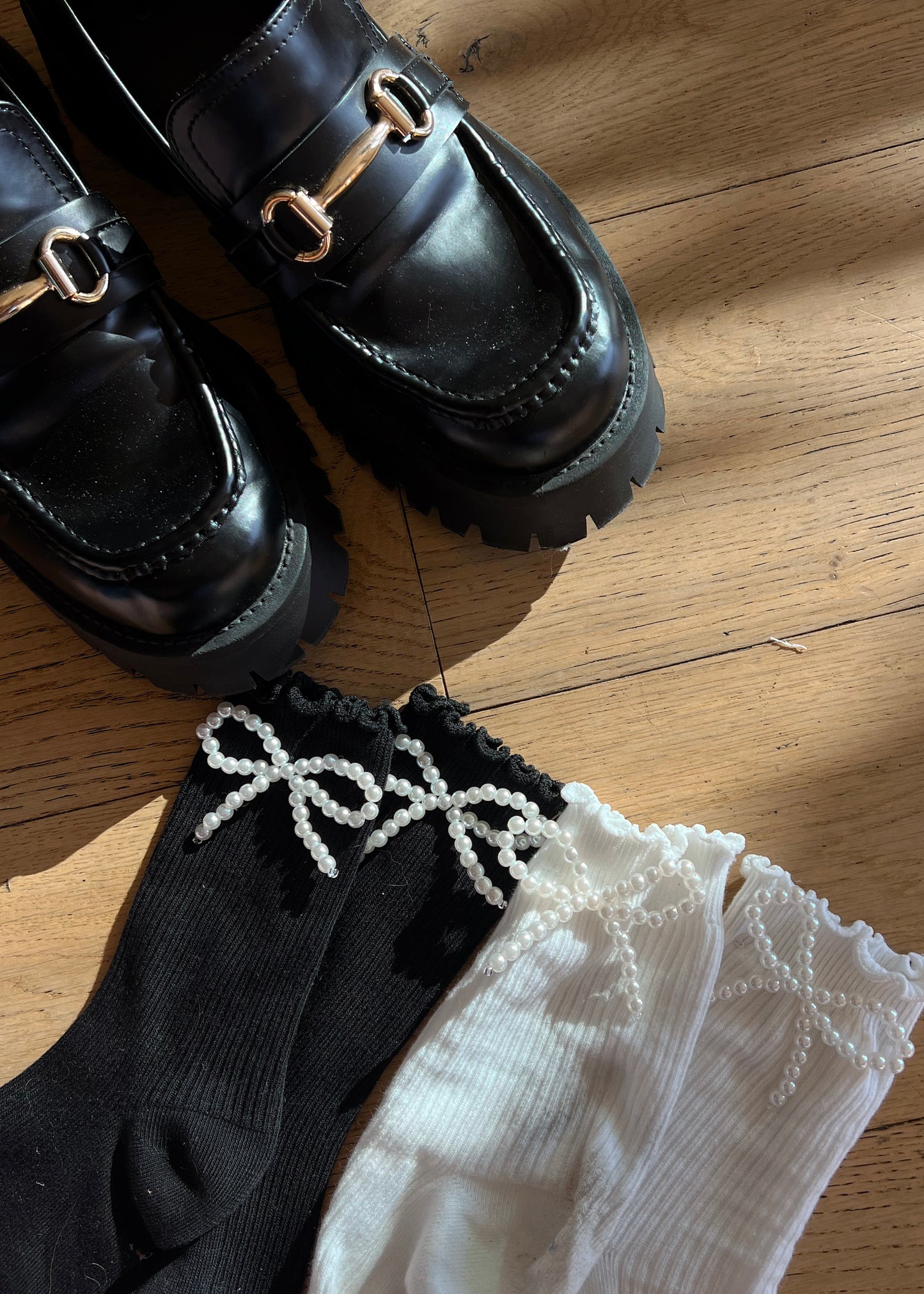 new years day bow socks