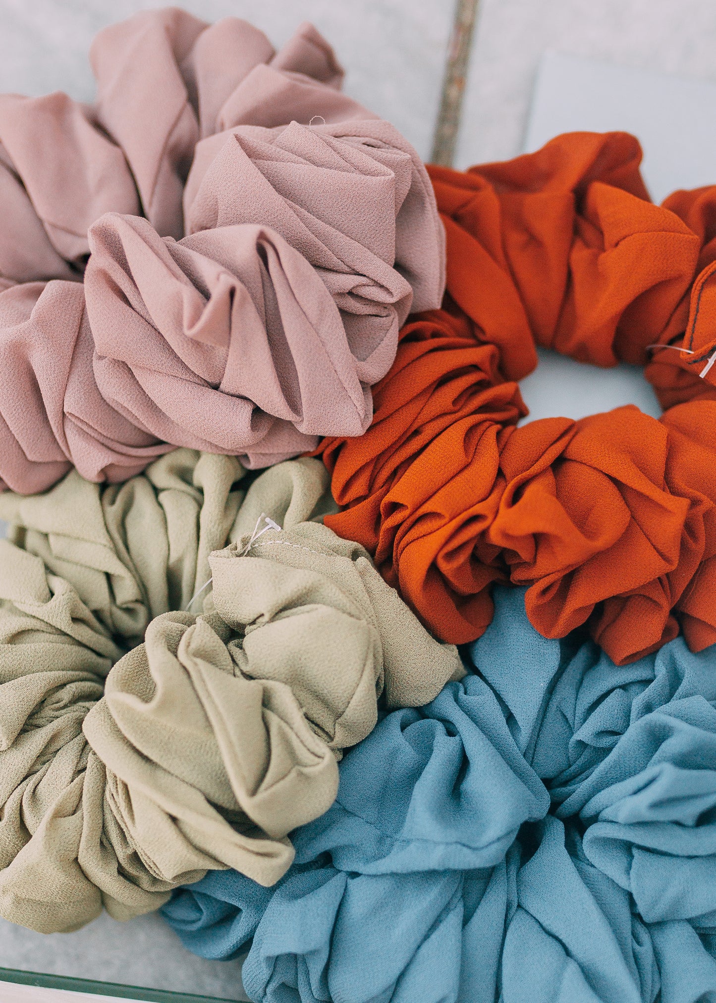 fresh start oversized scrunchie in brick (jo)