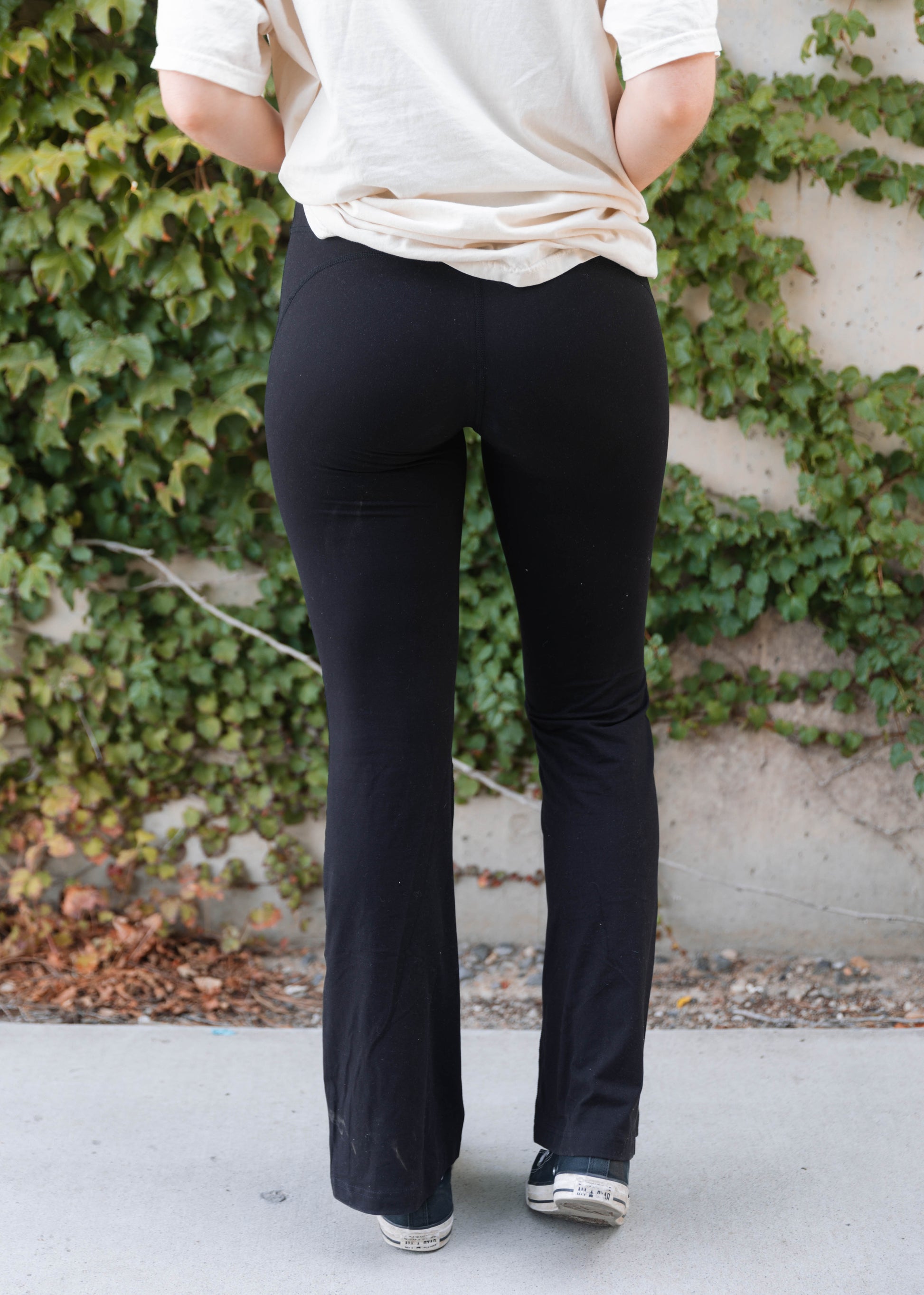 wizard weekly wide leg yoga pants in black – The Common Room